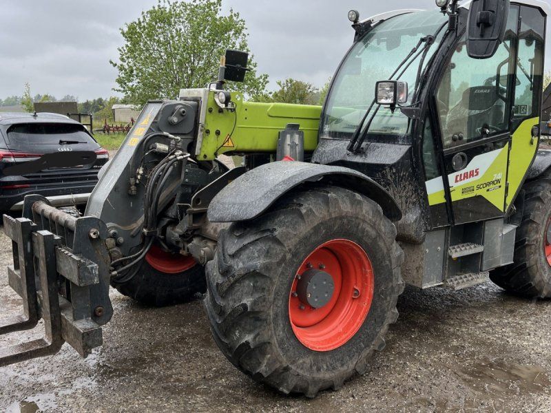 Claas SCORPION 741 Varipower 1618 Timer m. Centralsmøring, på vej ind