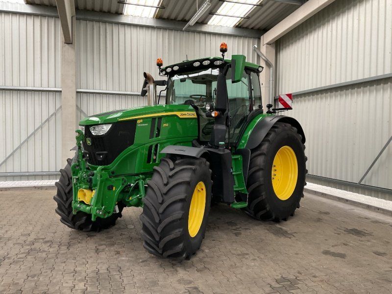 John Deere 6R 250