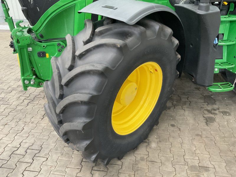 John Deere 6R 250