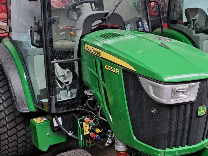 John Deere 4052R