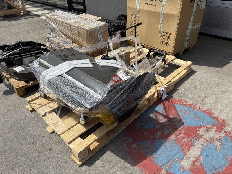 Husqvarna Kehrmaschine für Rasen