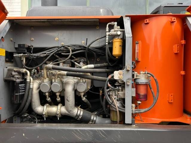 Hitachi ZX 210 LC-5B