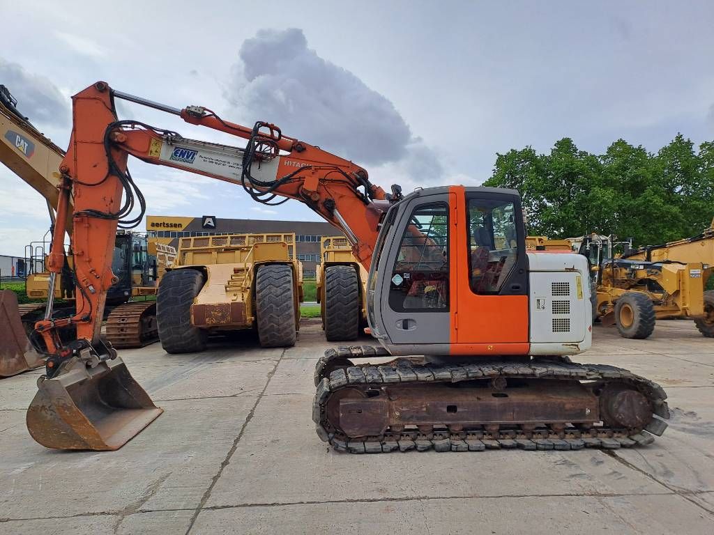Hitachi ZX135US