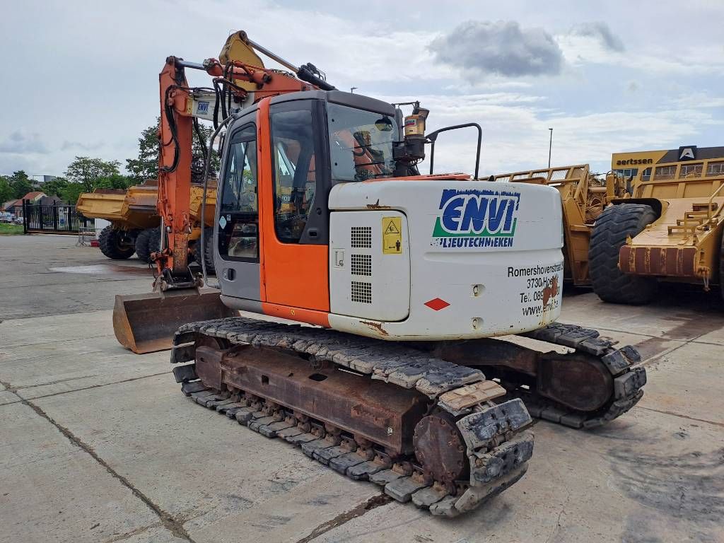 Hitachi ZX135US