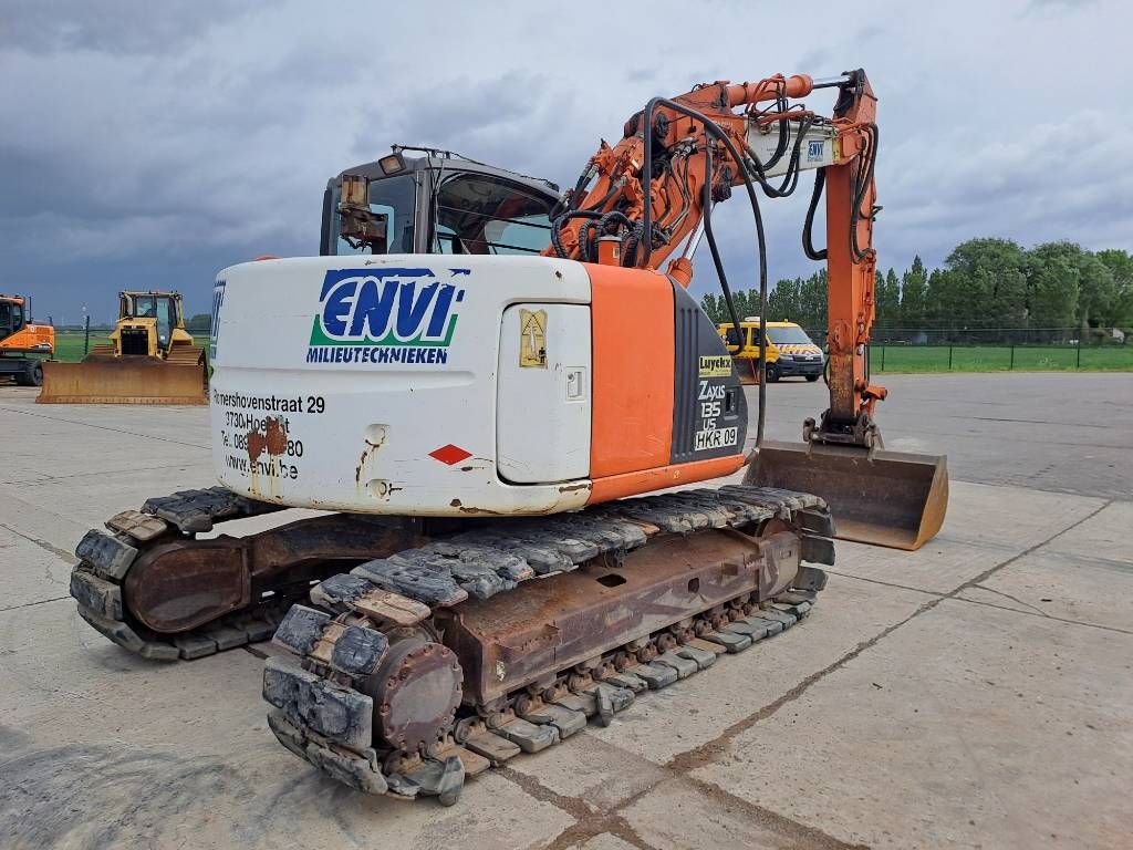 Hitachi ZX135US