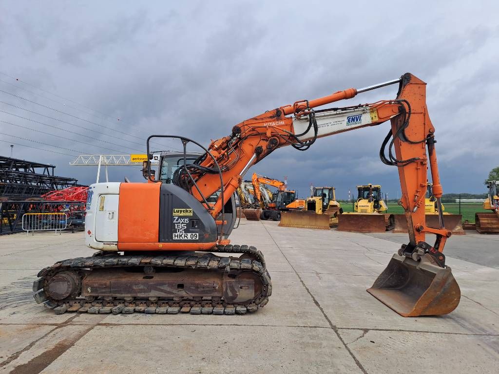 Hitachi ZX135US