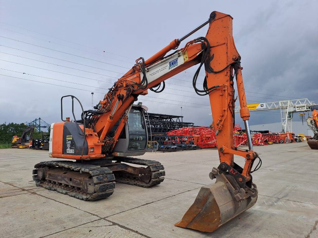 Hitachi ZX135US