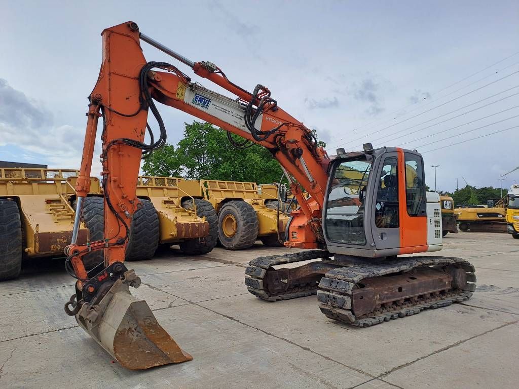 Hitachi ZX135US