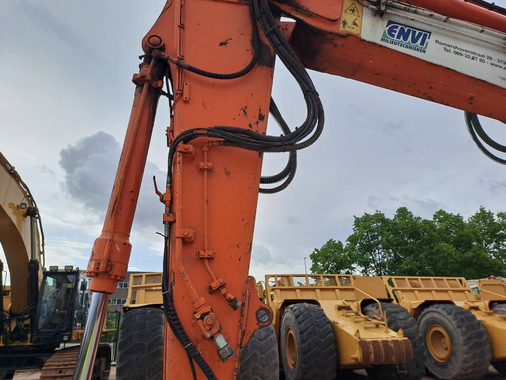 Hitachi ZX135US
