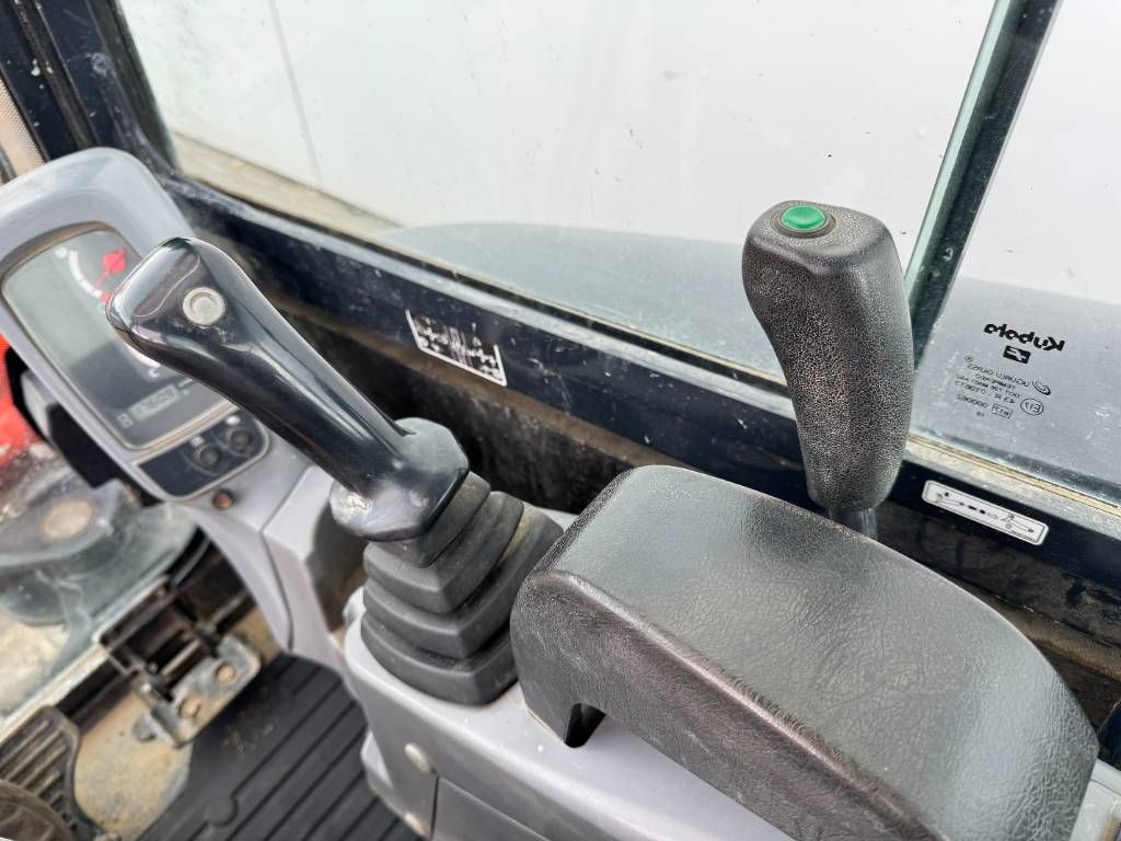 Kubota KX027-4 - Hammer Lines / Quick Coupler