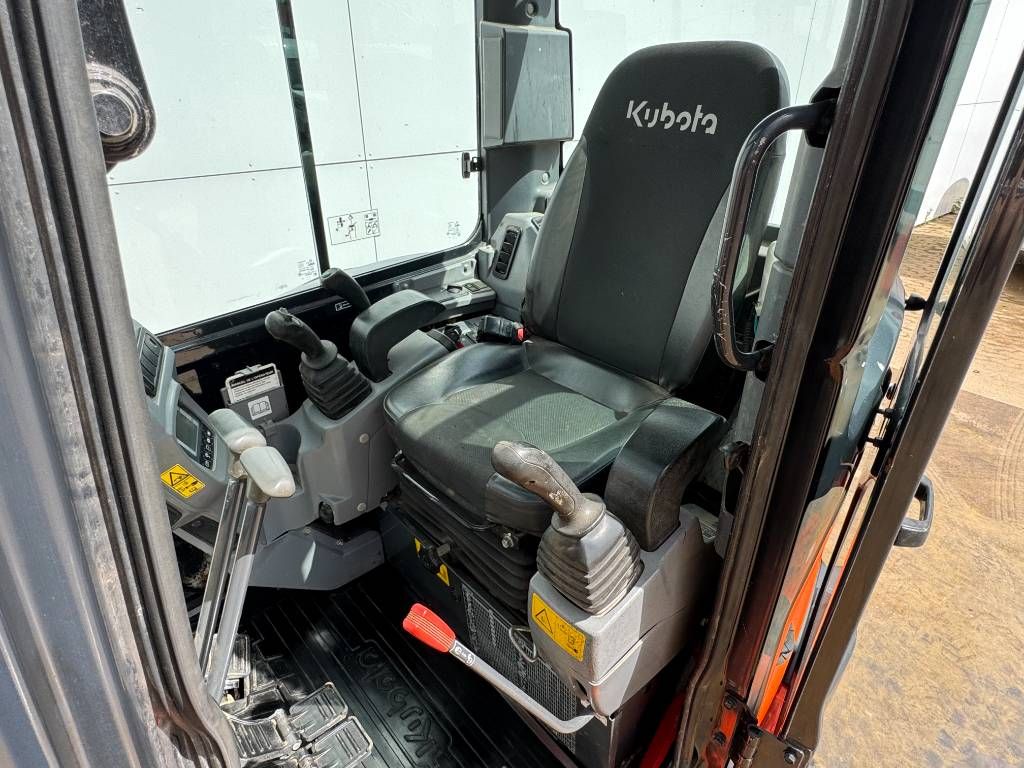 Kubota KX037-4 - Hammer Lines / Quick Coupler