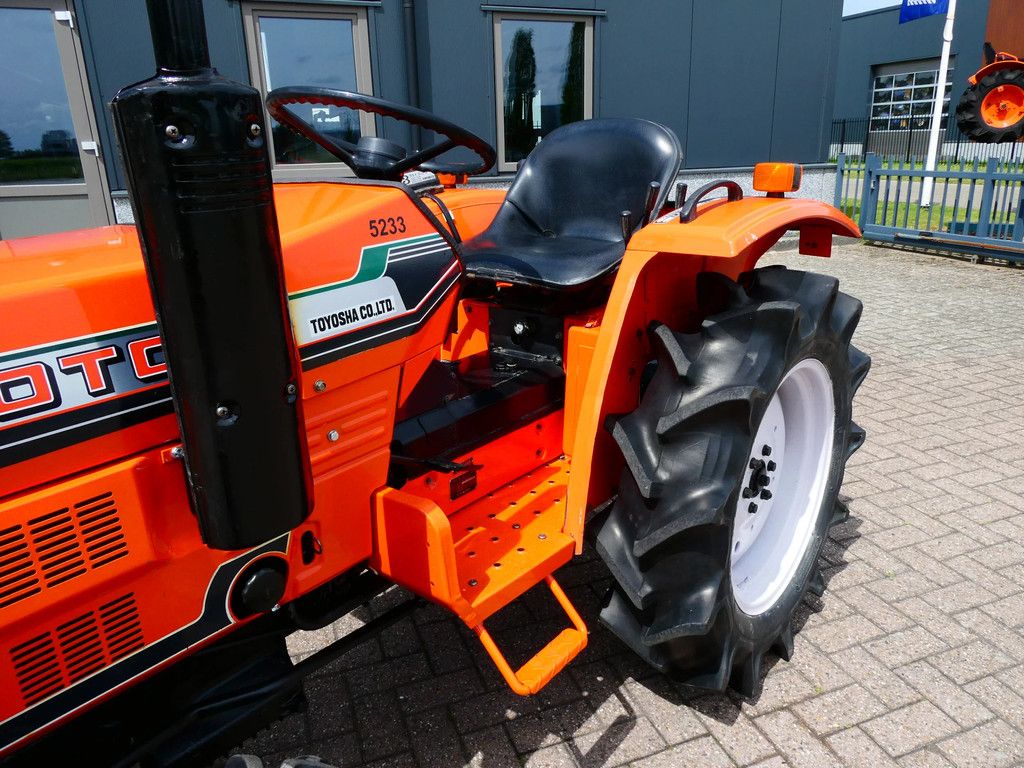 Hinomoto E2004 4wd / 0852 Draaiuren / Miditrekker