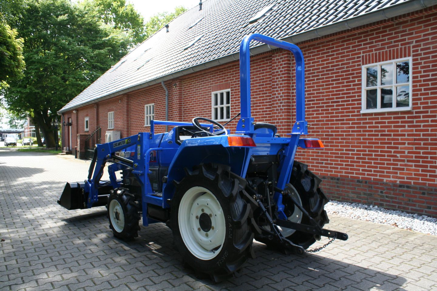 Iseki Geas 21 with front loader from €95,00 per month