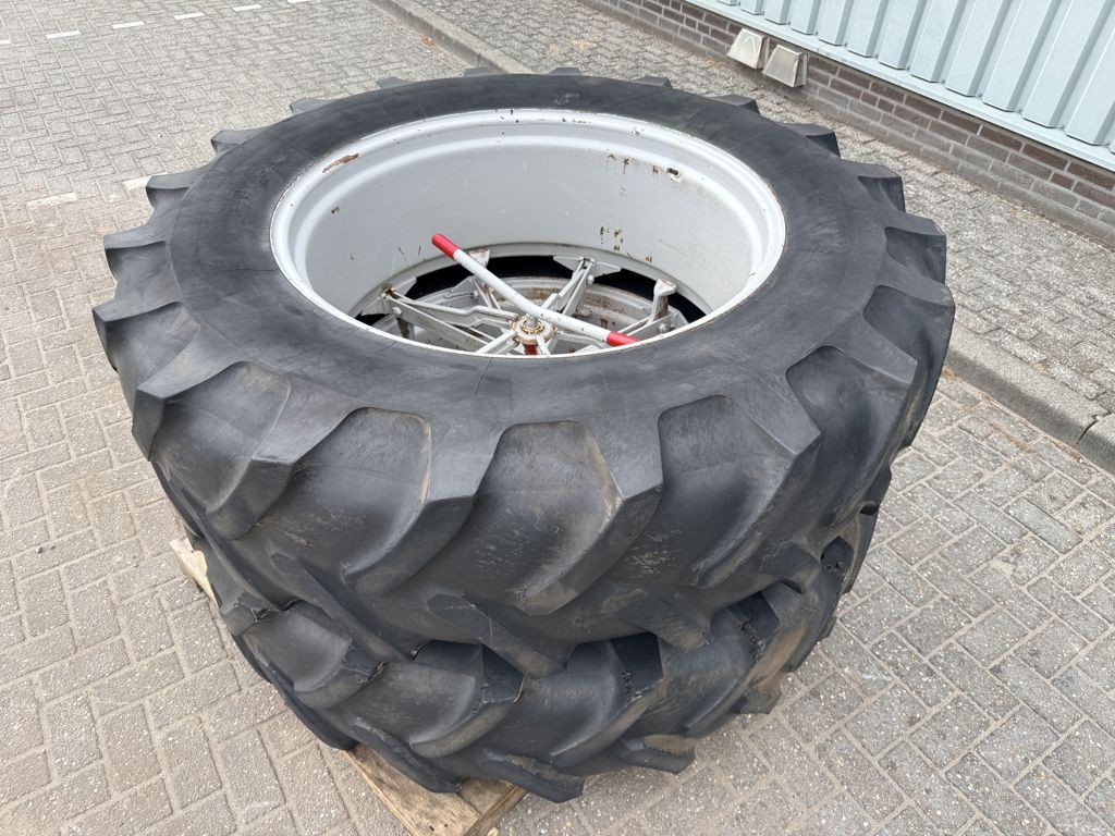 Molcon Dubbellucht 5-ster 18.4R38 Michelin