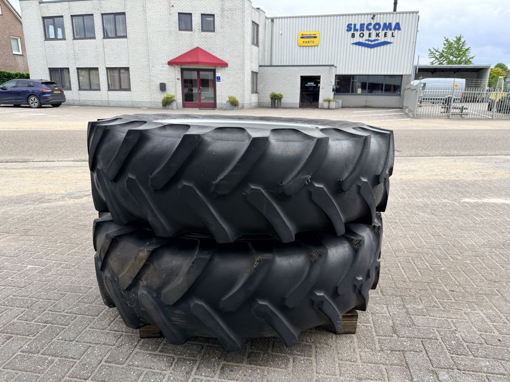 Molcon Dubbellucht 5-ster 18.4R38 Michelin