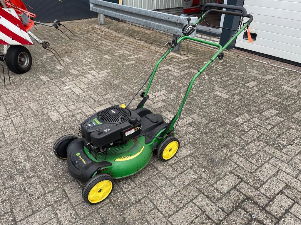 John Deere JS63V