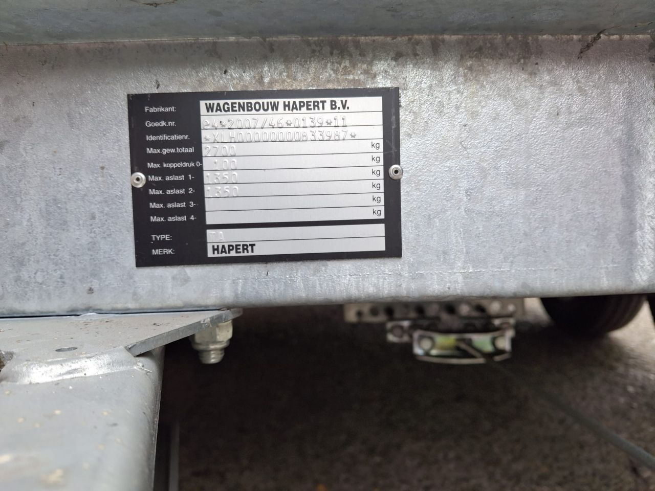 Hapert gesloten aanhangwagen