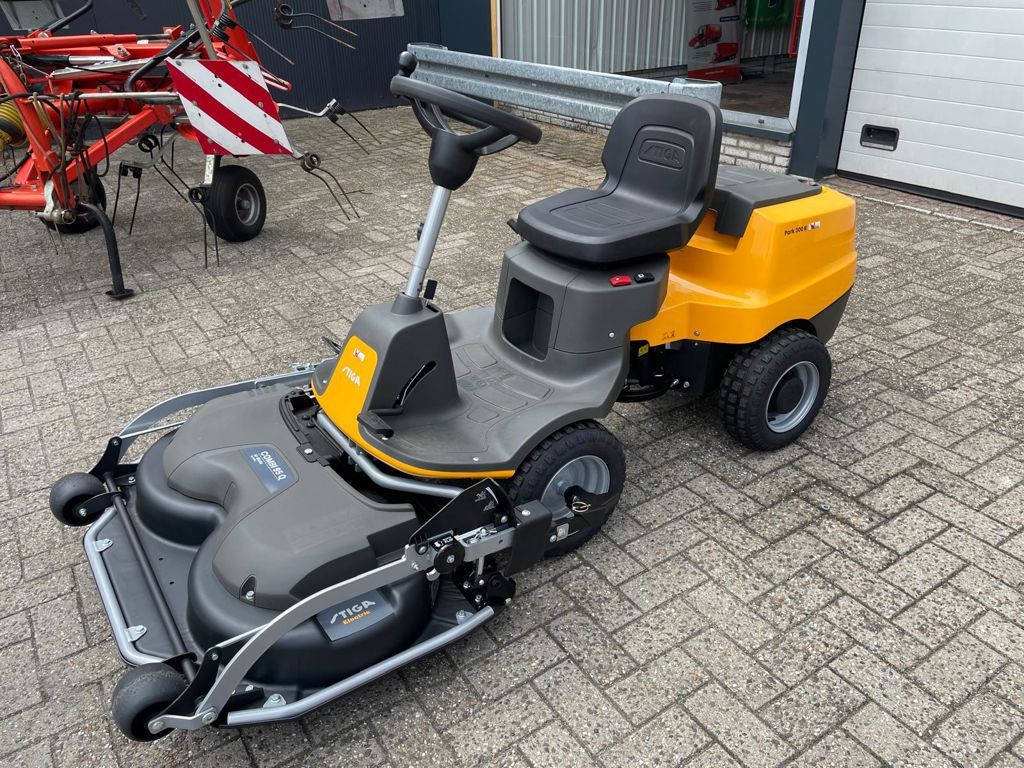 Stiga PARK 300 R