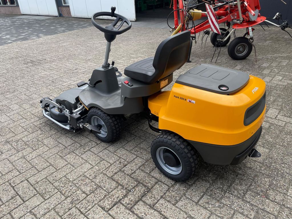 Stiga PARK 300 R