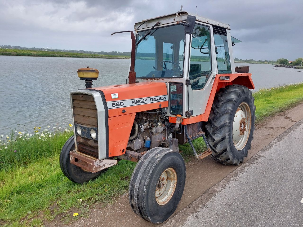 Massey Ferguson 690