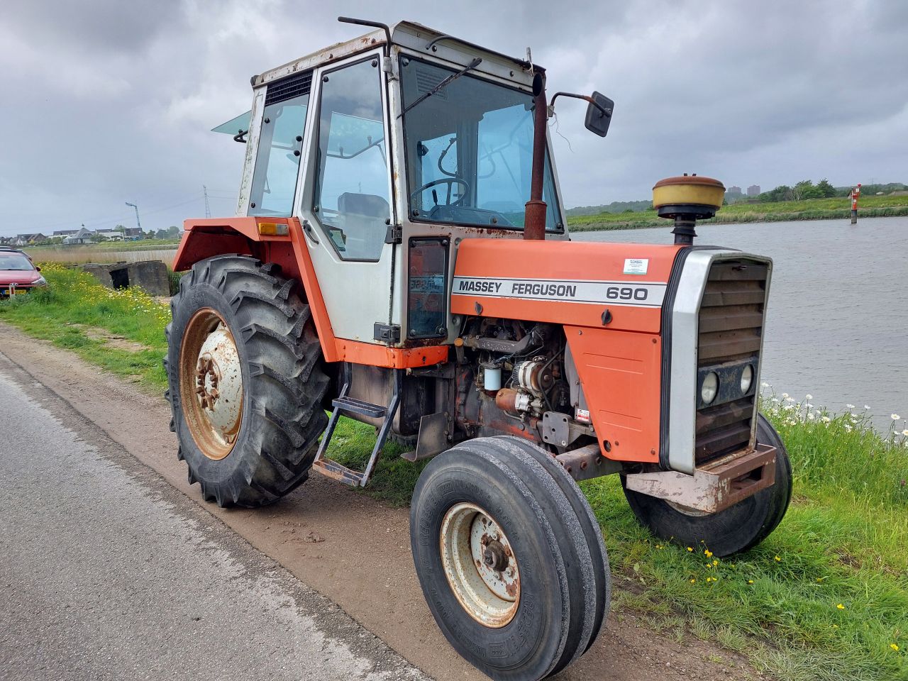 Massey Ferguson 690