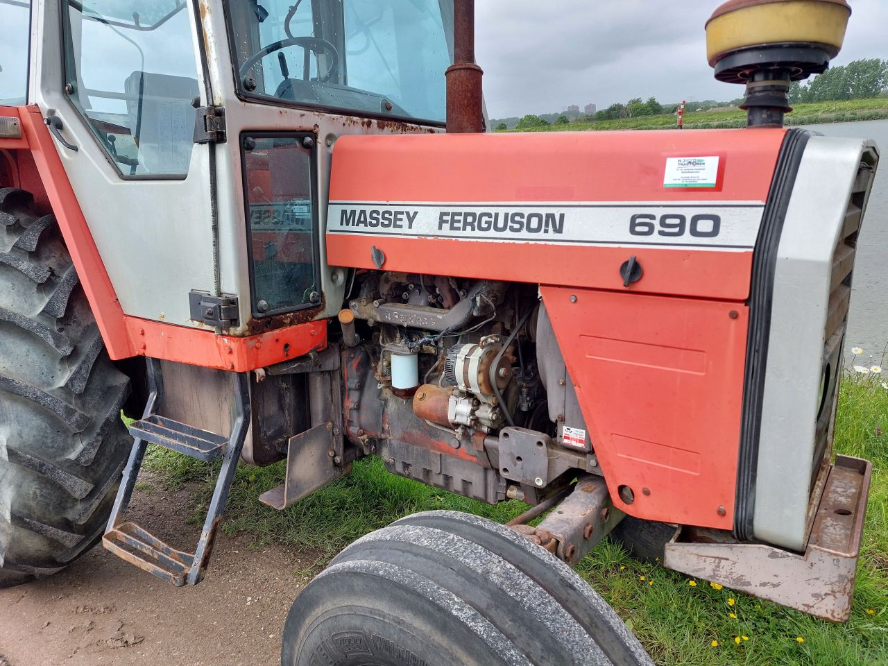 Massey Ferguson 690