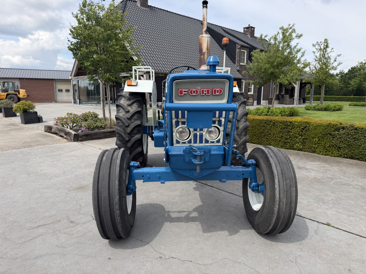 Nette Ford 5000