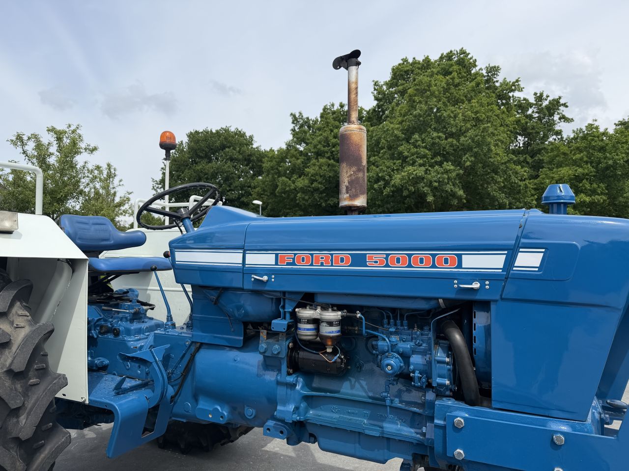 Nette Ford 5000