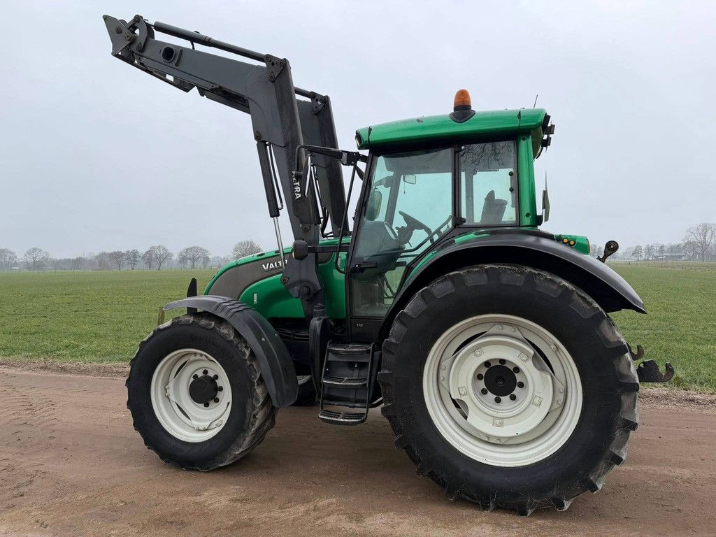 Tractor Valtra C110 Diesel 2005 met Voorlader