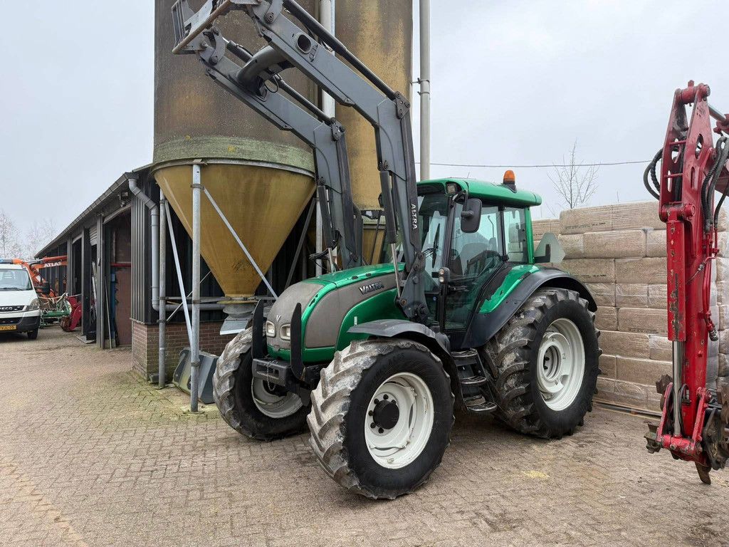 Tractor Valtra C110 Diesel 2005 met Voorlader