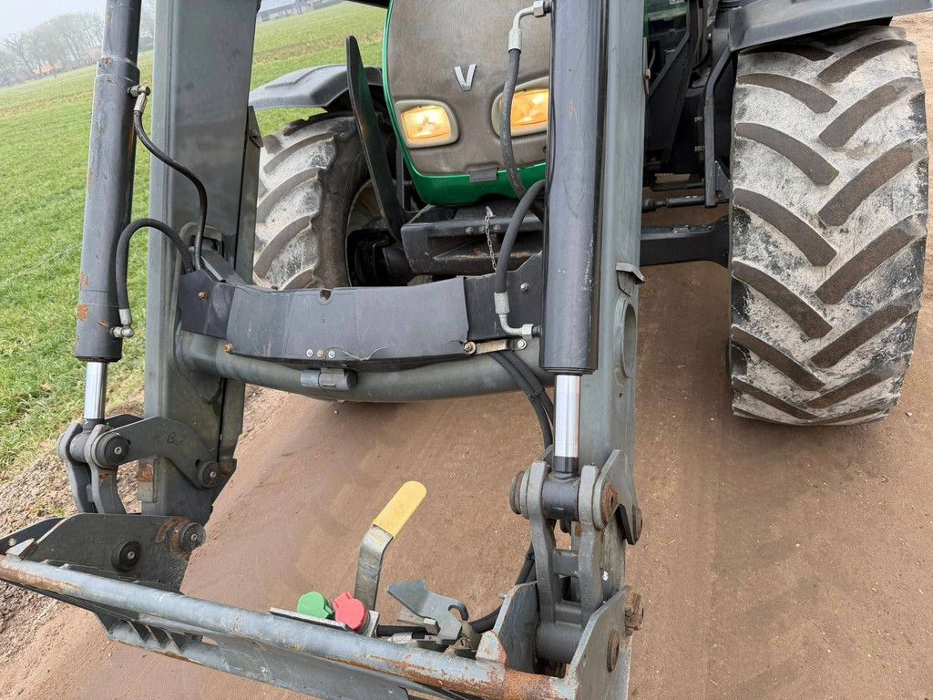 Tractor Valtra C110 Diesel 2005 met Voorlader