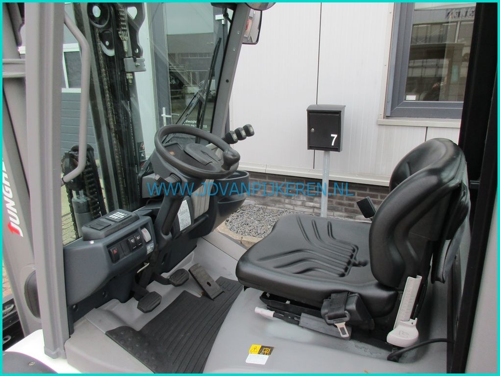 Jungheinrich TFG430 2017 2423uur+triplex4.4m+sideshift+215cmhoog