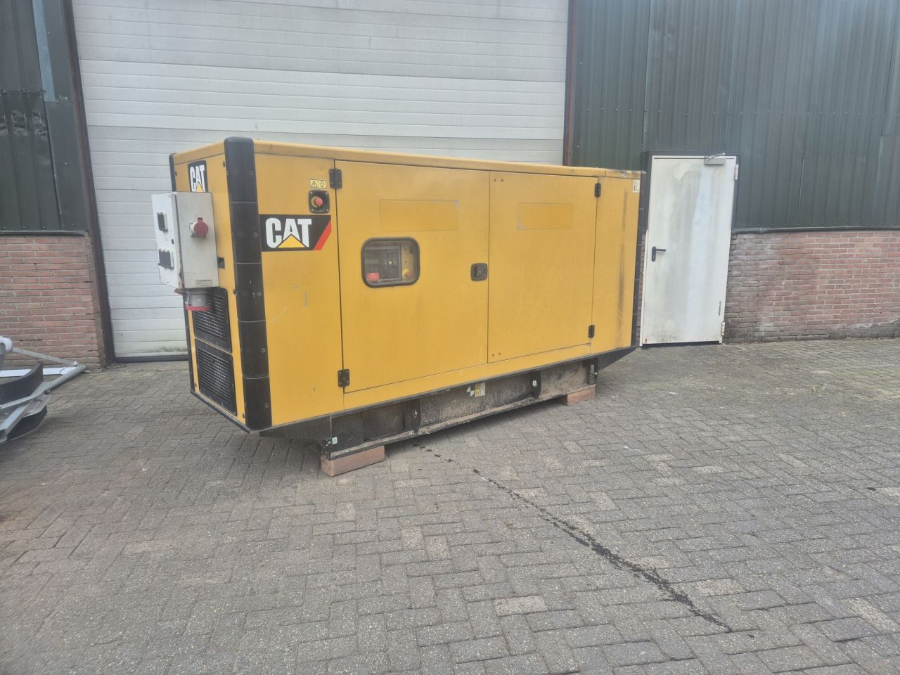 Gebruikte CATERPILLAR DE150EO generator met 150 KVA