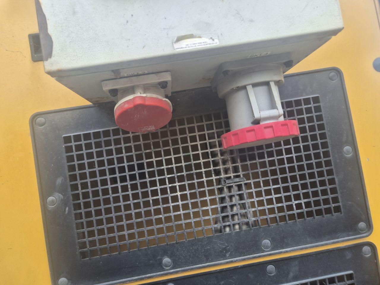 Gebruikte CATERPILLAR DE150EO generator met 150 KVA