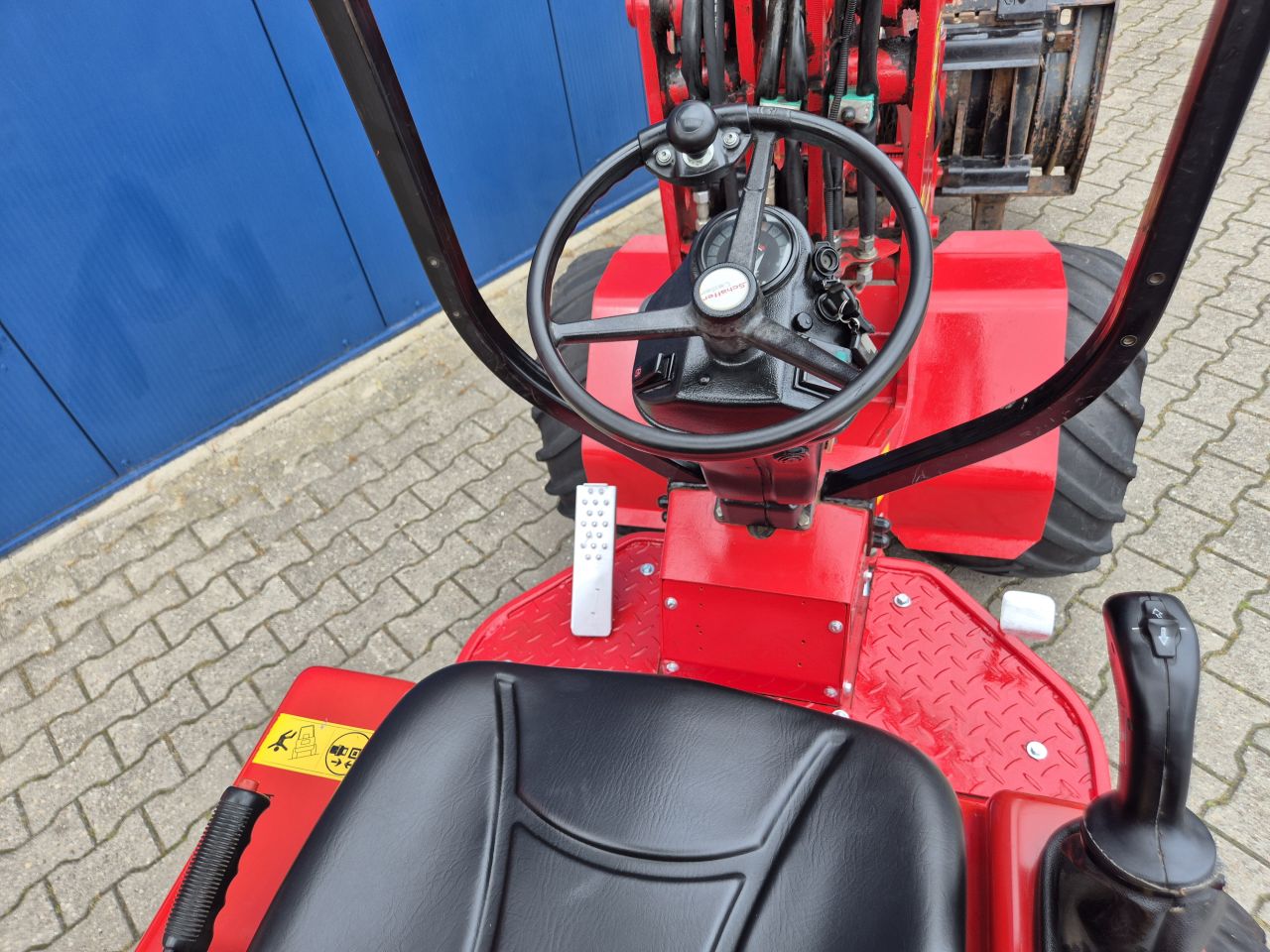 SCHAFFER 2033 SHOVEL MET BAK, PALLETVORKEN EN KENTEKEN