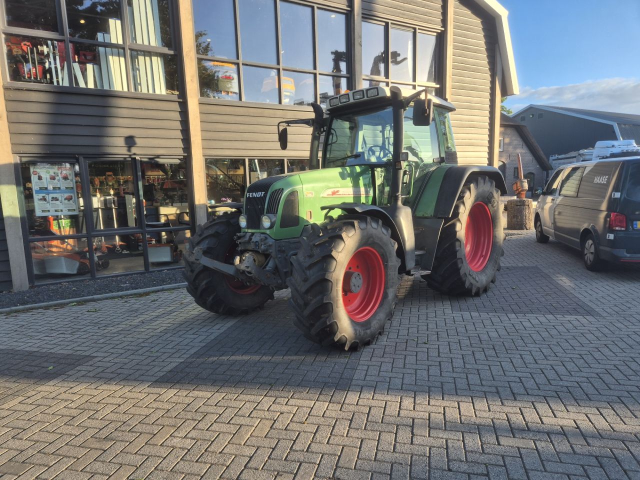 Gebruikte FENDT 716 vario tractor met 160 pk