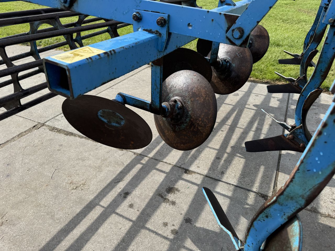 Lemken Smaragd 7/300 vleugelschaar cultivator buizenrol 3 meter