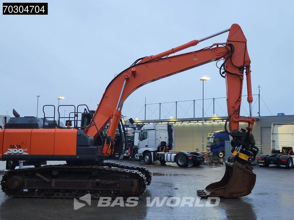 Hitachi ZX300 LC -6