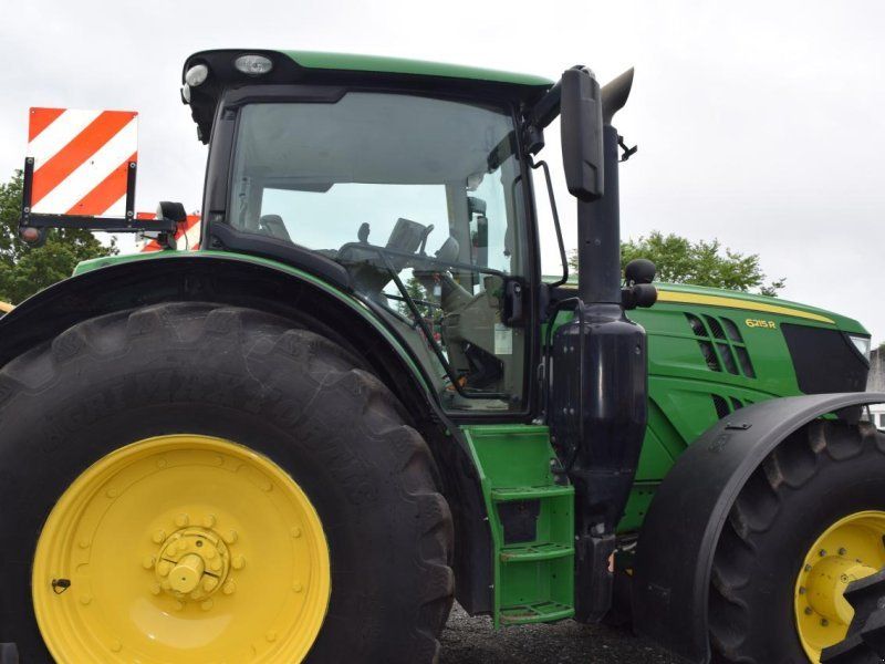 John Deere 6215 R