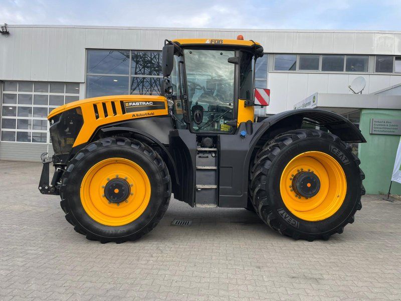 JCB Fastrac 8330