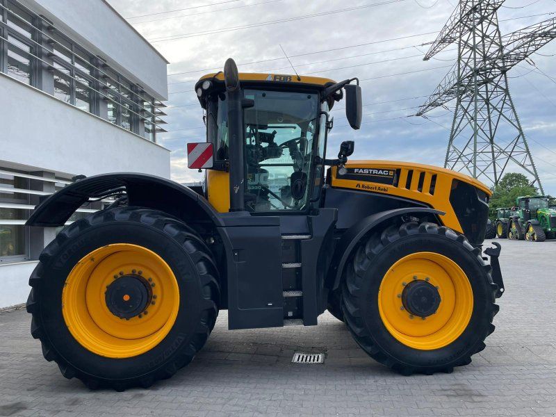 JCB Fastrac 8330