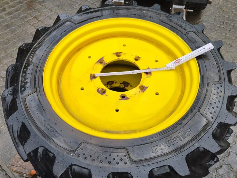 John Deere Pflegerad vorne 280/85R28