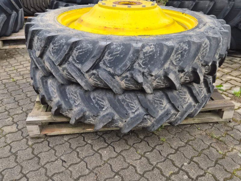 John Deere Pflegerad hinten 300/95R42