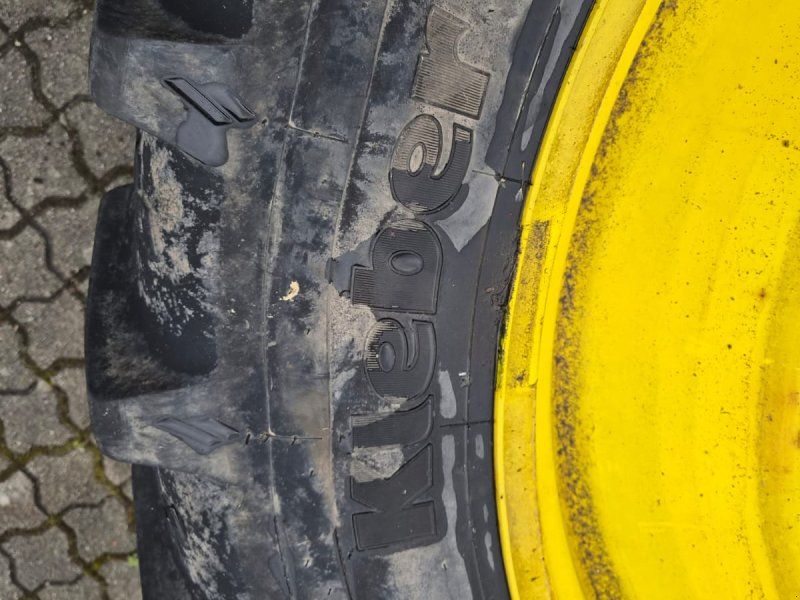 John Deere Pflegerad hinten 300/95R42