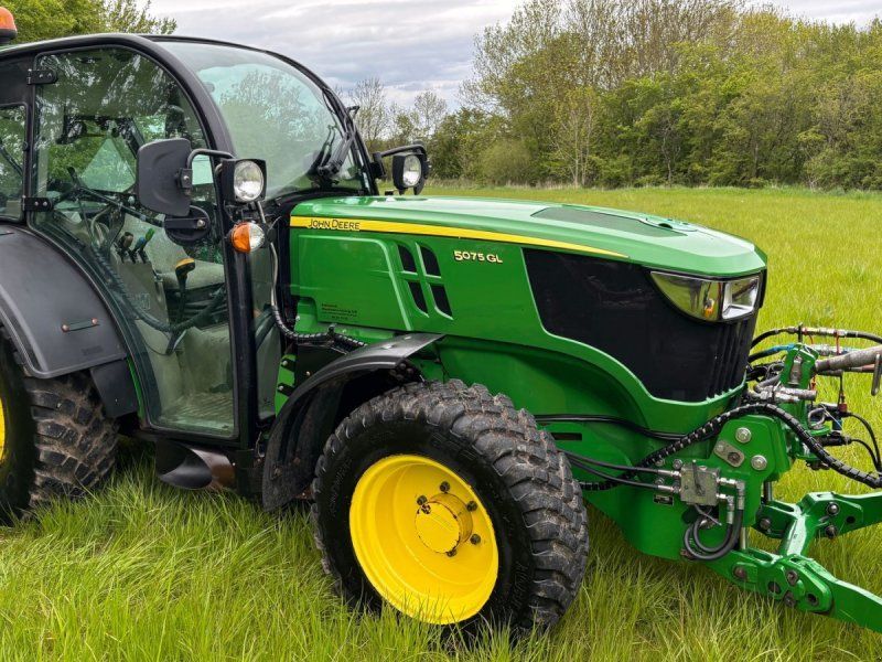 John Deere 5075