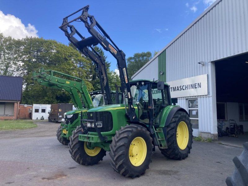 John Deere 6520