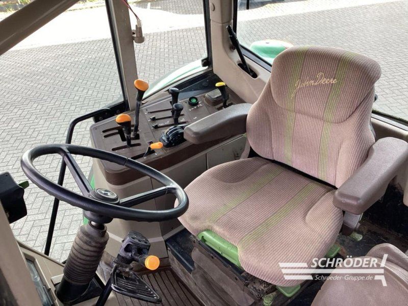 John Deere 6520