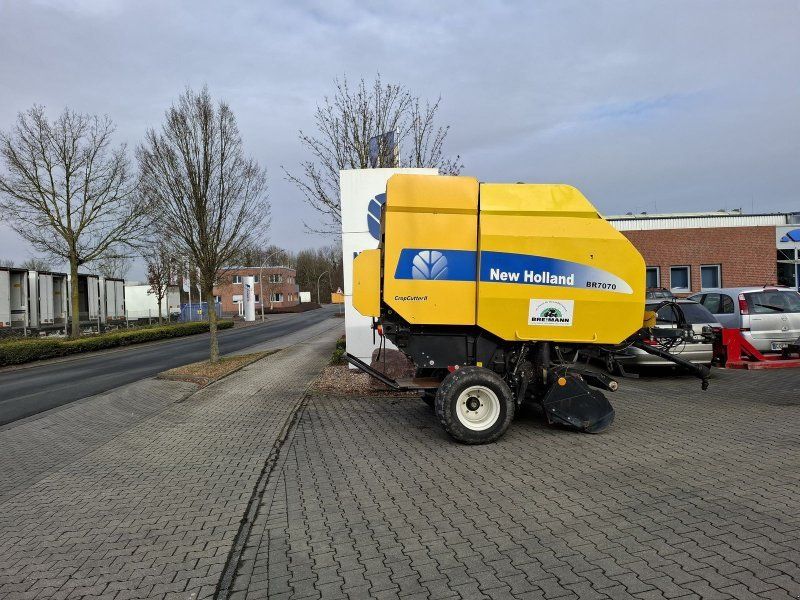 New Holland BR 7070