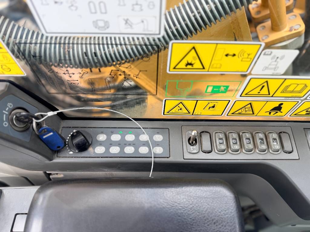 CAT 320E L