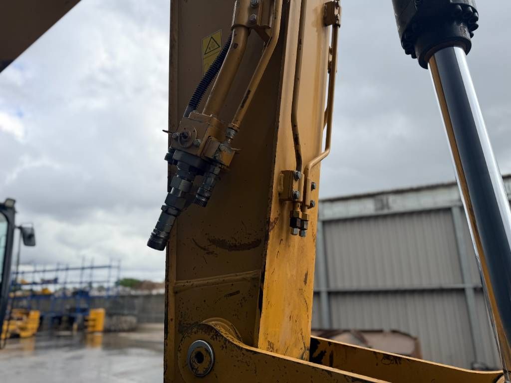 CAT 320E L